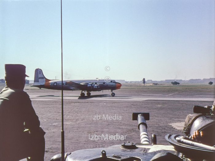 Panzer am Flughafen Tempelhof