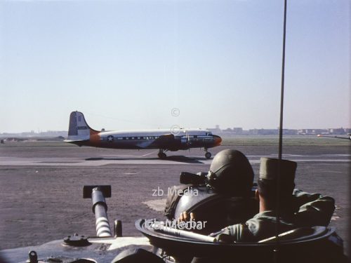 Panzer am Flughafen Tempelhof