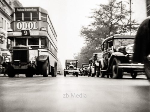 Straßenverkehr in Berlin 1930