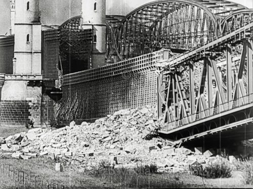 Zerstörte Weichselbrücke in Polen 1939