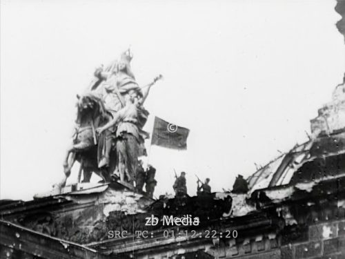 Rotarmisten am Reichstag 1945 ID 191406