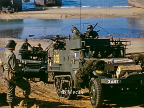 Halbkettenfahrzeug am Strand, D-Day 1944