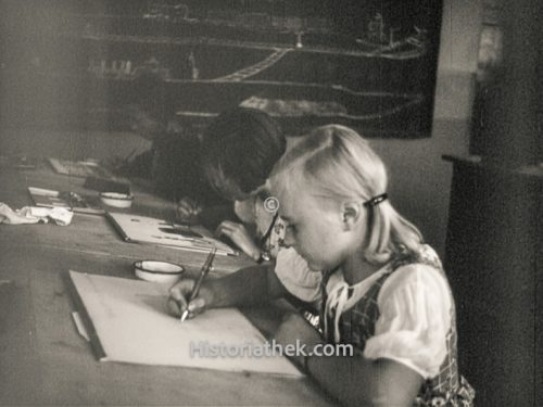 Deutschland 1937. Zinnowaldschule in Berlin.