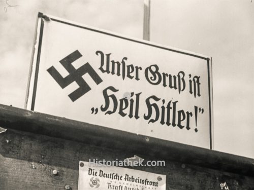 Deutschland 1937, Schild "Heil Hitler"