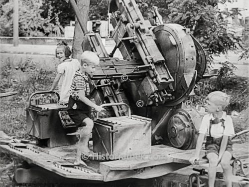 Children and anti-aircraft guns 1945