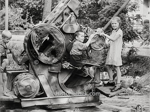 Children and anti-aircraft guns 1945