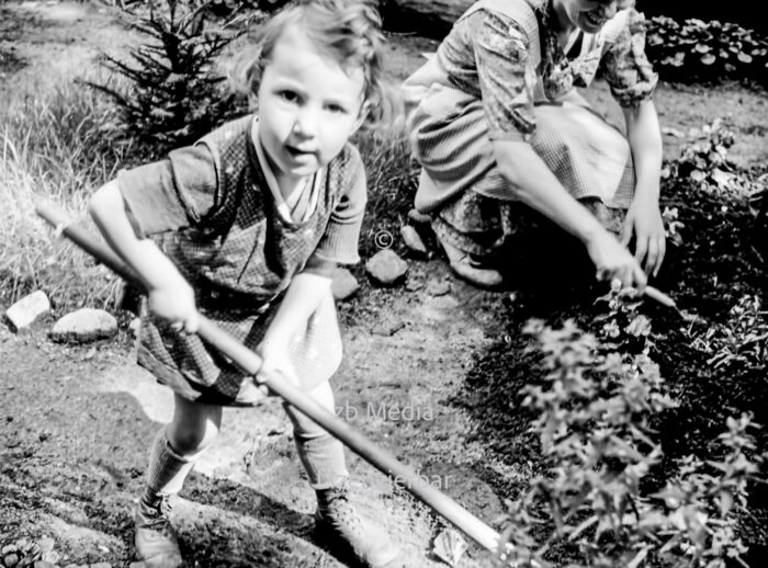 Kinder im Garten des Pestalozzi-Fröbel-Haus Berlin 1937