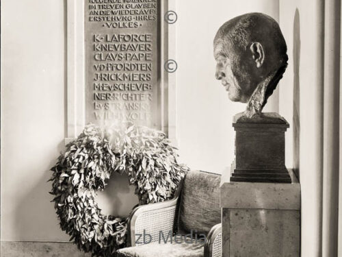 Braunes Haus München Ehrentafel und Büste Dietrich Eckardt