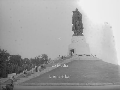 Sowjetisches Ehrenmal Berlin 1955