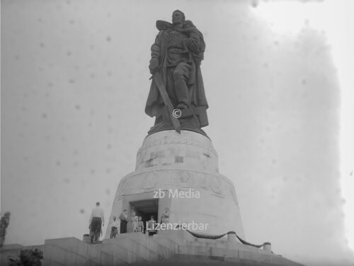 Sowjetisches Ehrenmal Berlin 1955