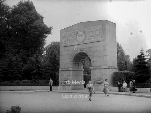 Sowjetisches Ehrenmal Berlin 1955