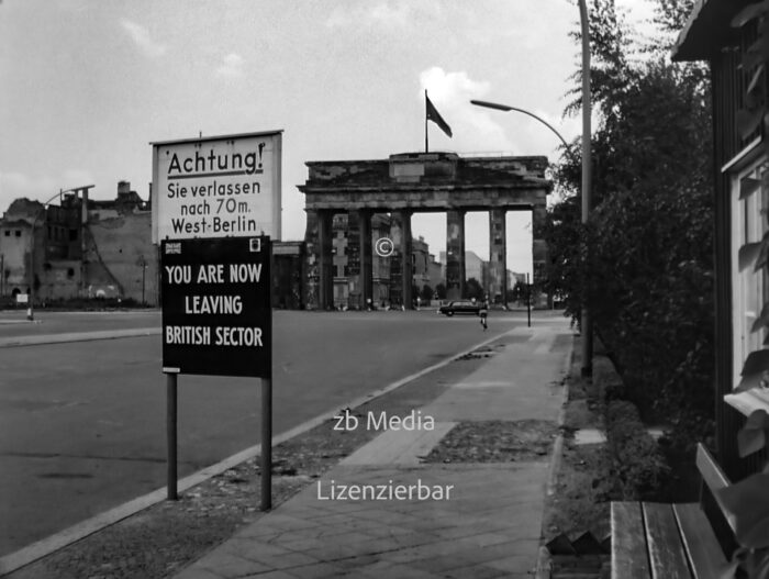 Brandenburger Tor in Berlin 1955