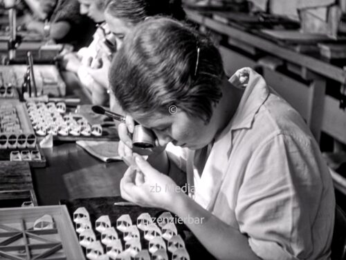 Arbeiter in der Leica Kamerafabrik Wetzlar 1937