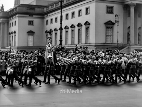 Wachablösung an der Neuen Wache inBerlin 1937