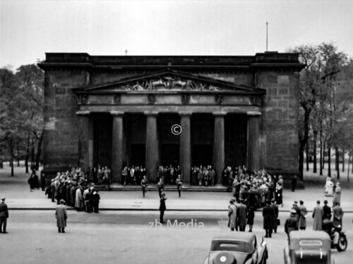 Wachablösung an der Neuen Wache inBerlin 1937