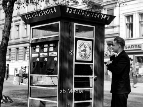 Telefonzelle in Berlin 1937