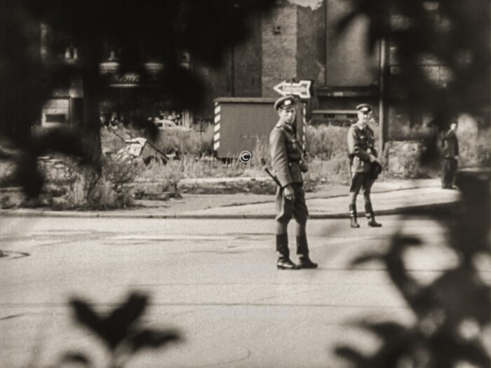 Volkspolizisten in Berlin Bernauer Straße 1960