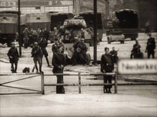 Sowjetische Panzer in Berlin am 17. Juni 1953